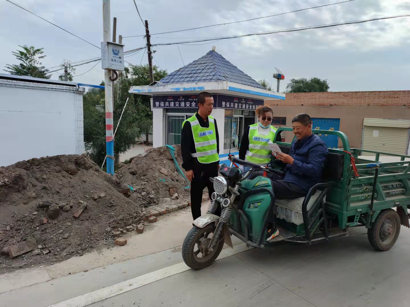 21.交通劝导、志愿服务 (2).jpg