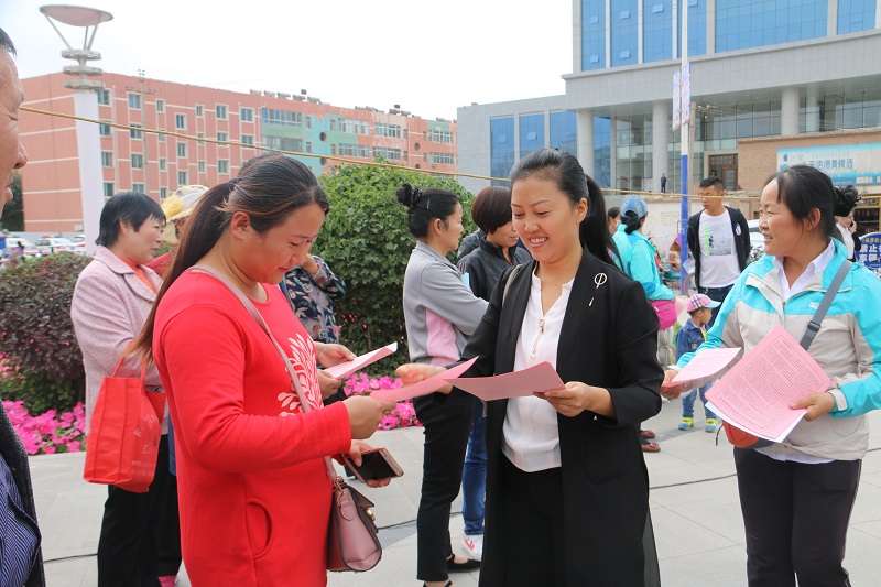 发放宣传品 (1) - 副本.JPG