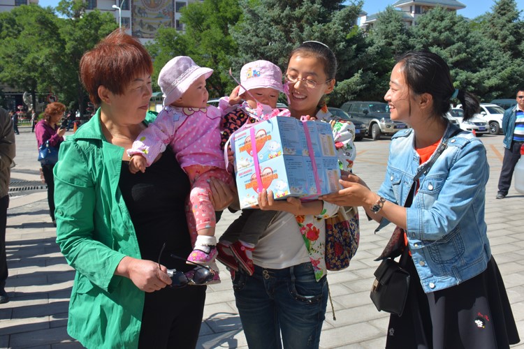 肃州区举办营养包发放仪式 (3).JPG